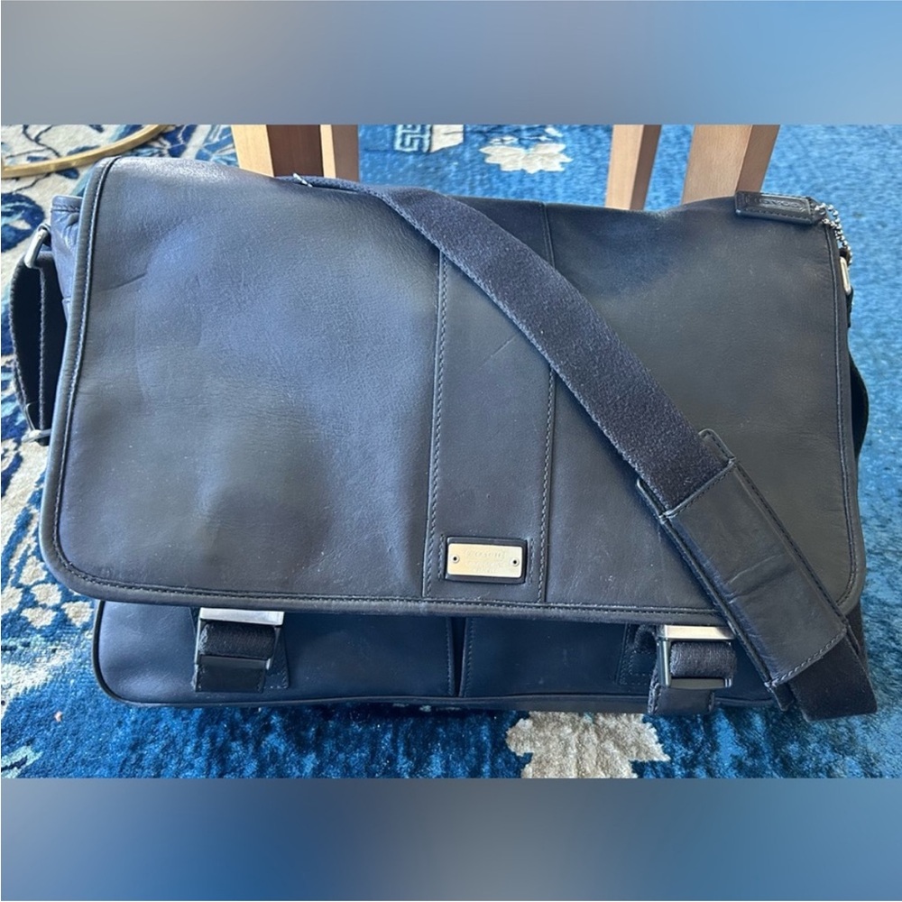 Coach Y2K Unisex Glove-tanned Black Leather Messenger Bag‎ with COA EUC 6416